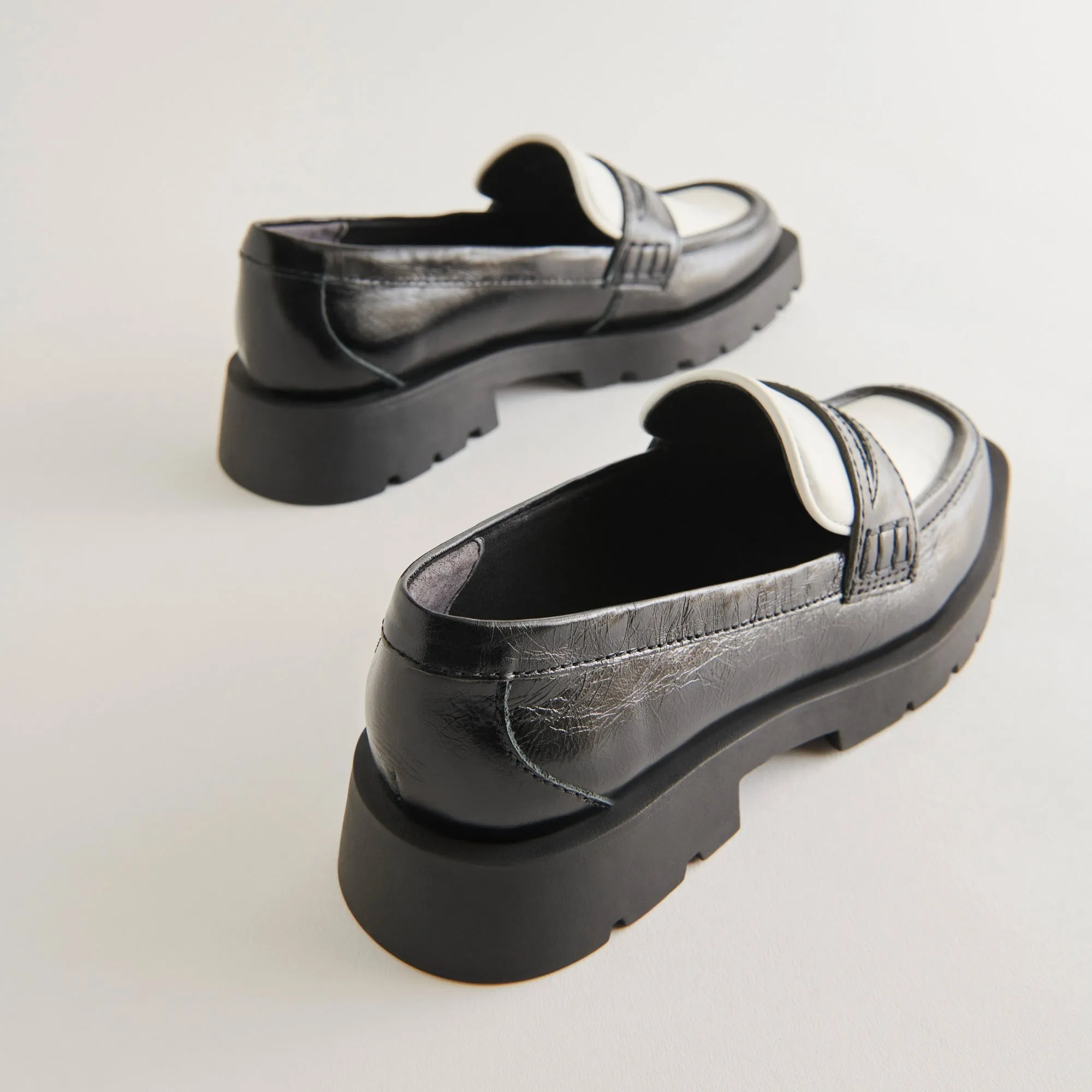 ELIAS FLATS BLACK WHITE CRINKLE PATENT - re:vita